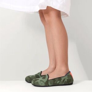 Rothys The Loafer Kids Camo Girl Size 4 Slip On
